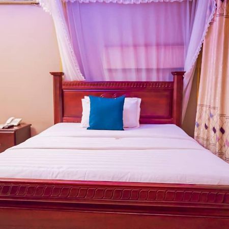 Twin Towers Hotel Kampala Extérieur photo