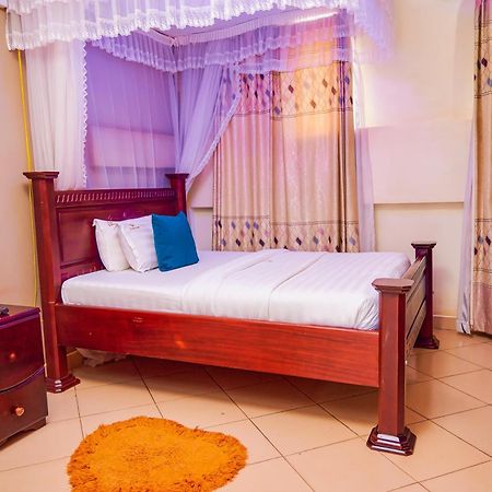 Twin Towers Hotel Kampala Extérieur photo