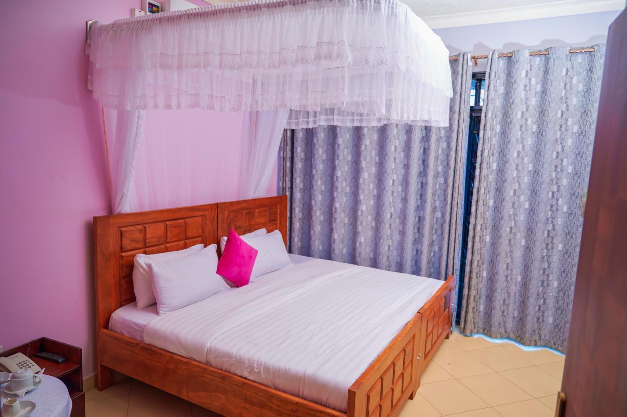 Twin Towers Hotel Kampala Extérieur photo