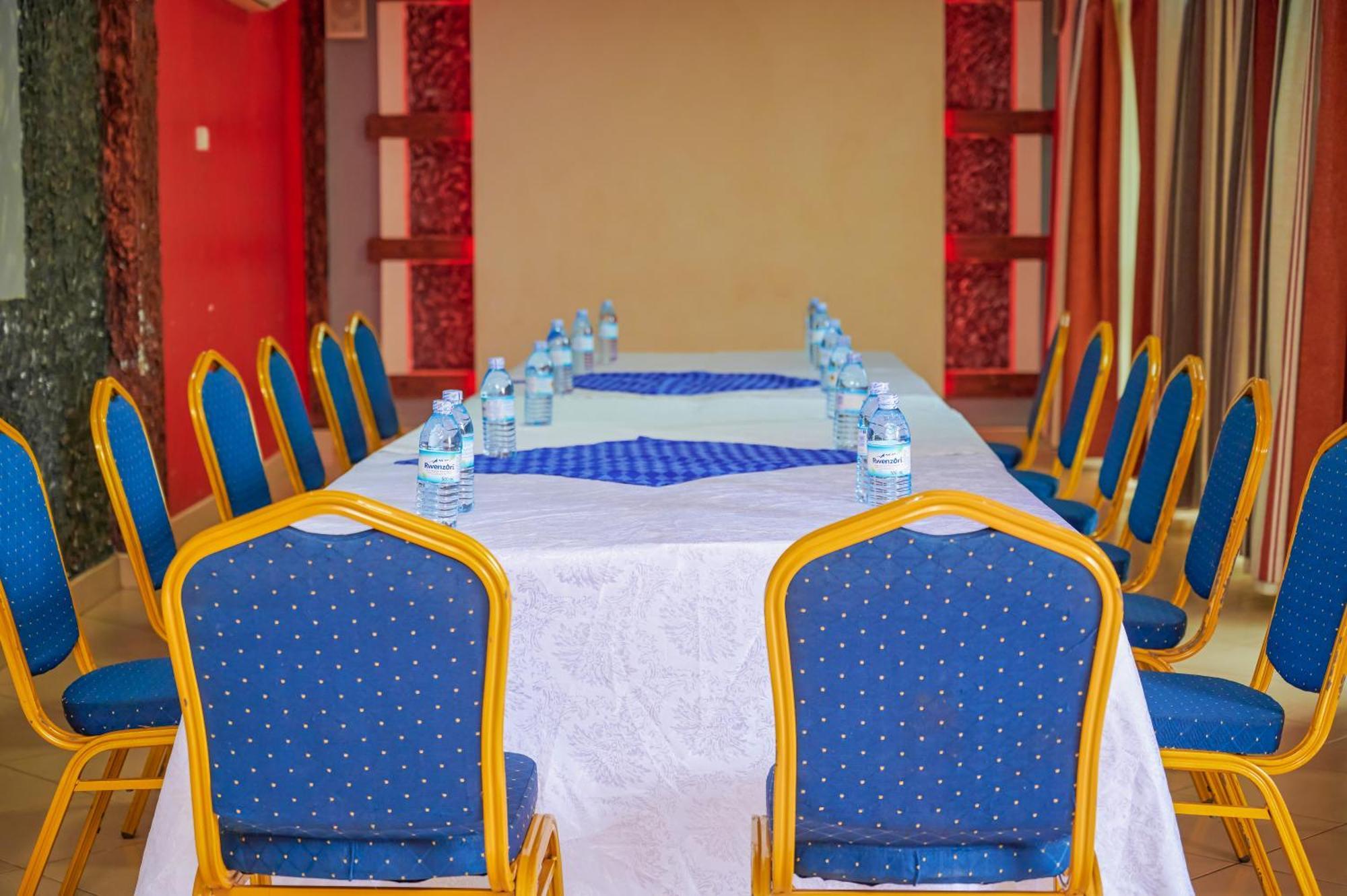 Twin Towers Hotel Kampala Extérieur photo