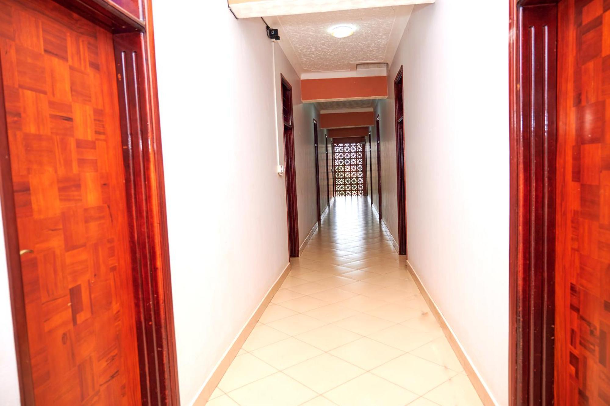 Twin Towers Hotel Kampala Extérieur photo