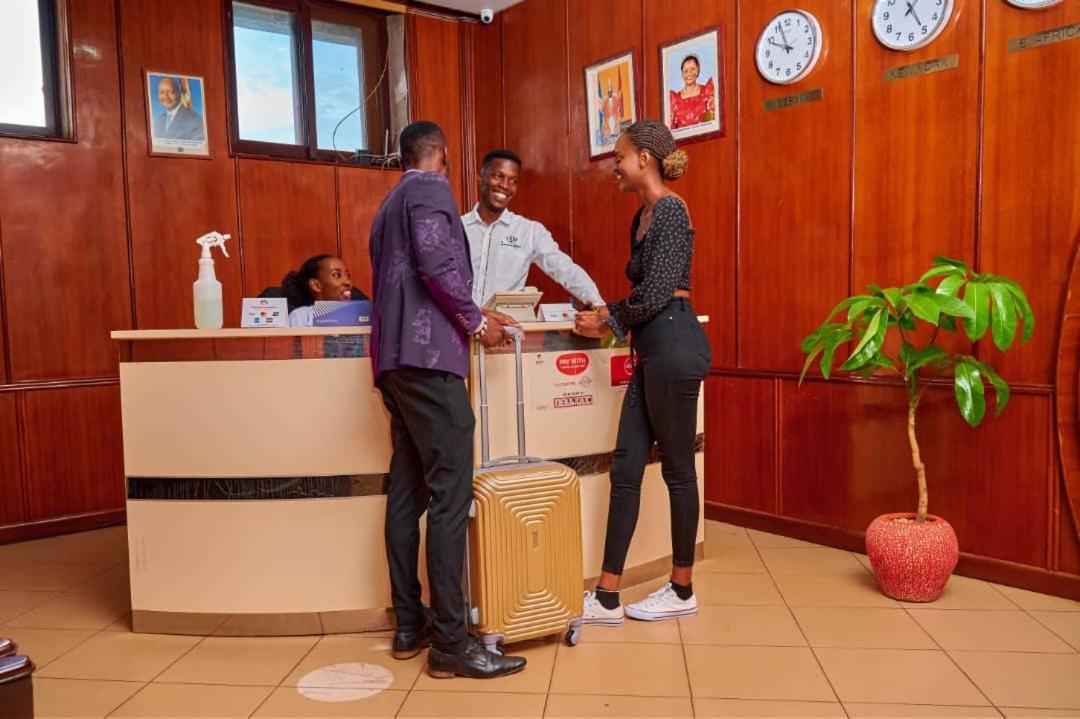 Twin Towers Hotel Kampala Extérieur photo