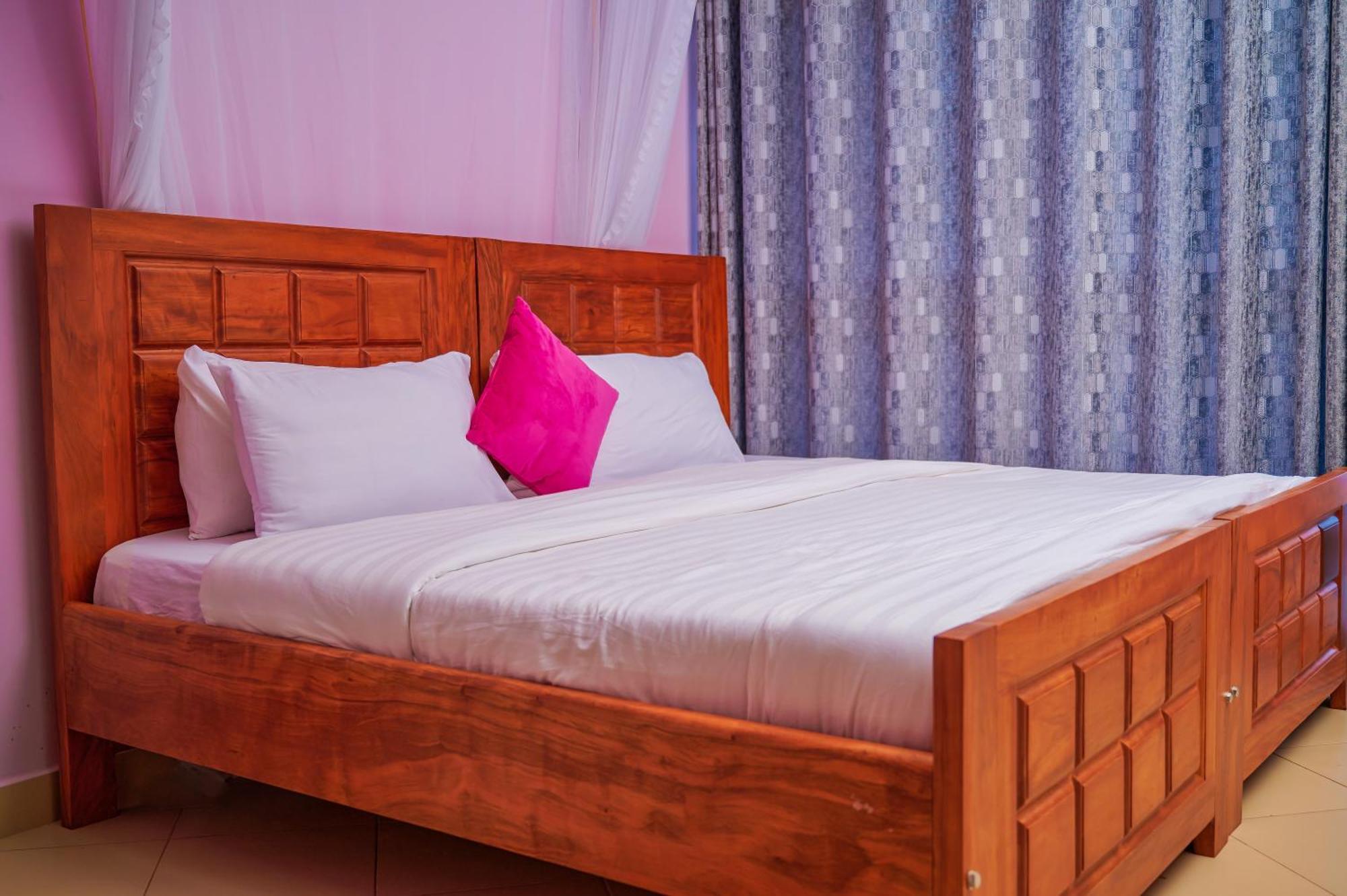 Twin Towers Hotel Kampala Extérieur photo